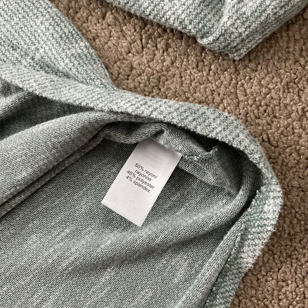 Maurice’s 24/7 criss cross long bell sleeve green top size S - Picture 6 of 7